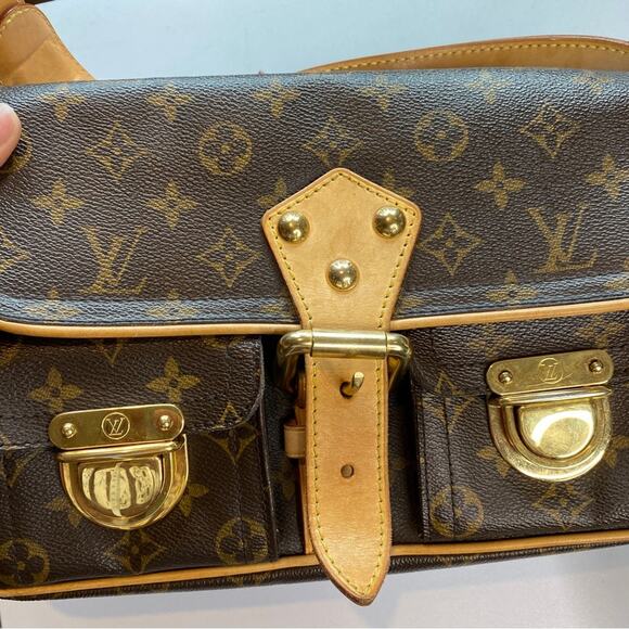 Louis Vuitton Monogram Hudson PM Vintage Shoulder Bag - Picture 9 of 16
